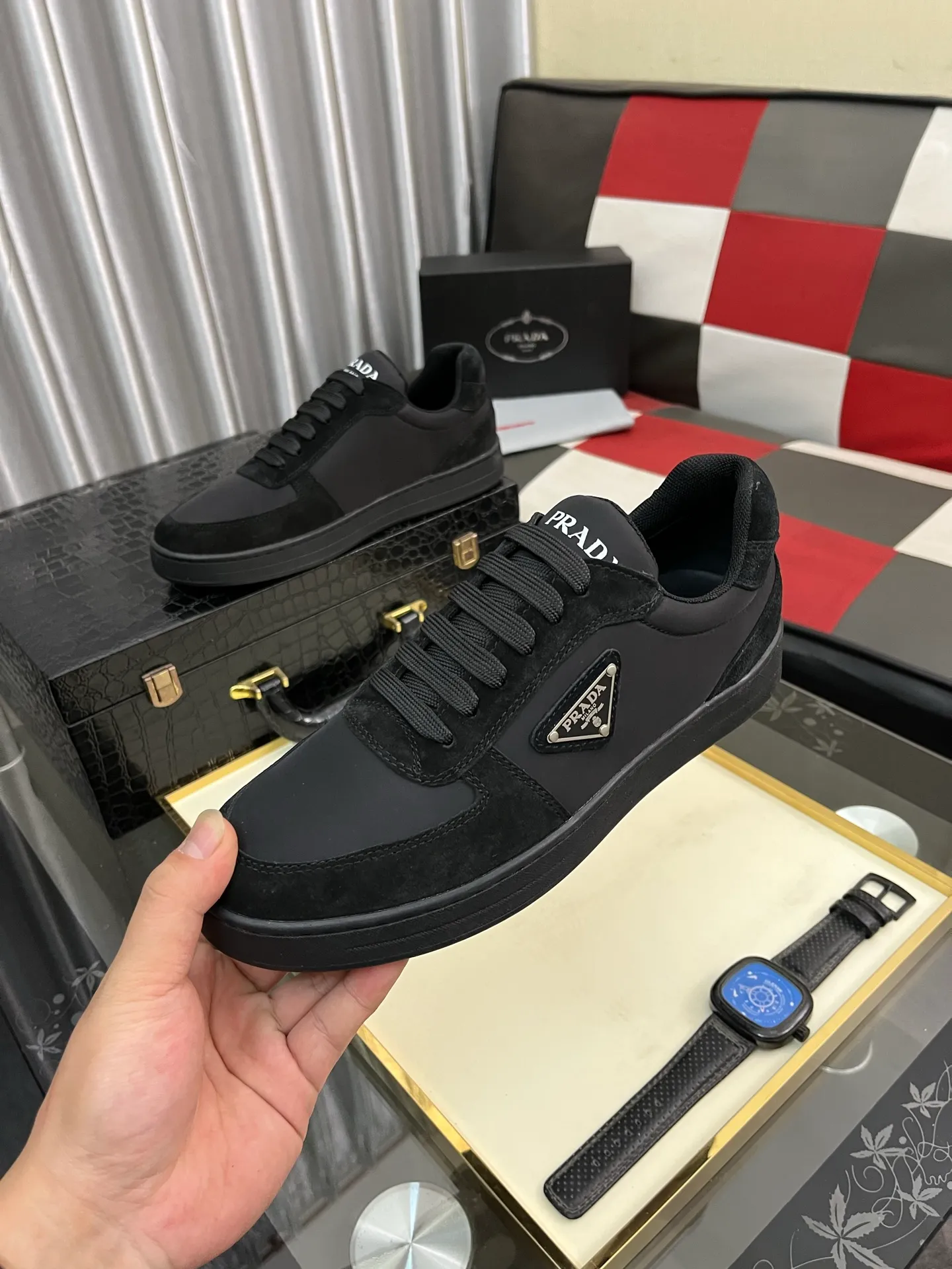 Men's shoes 💰440⌚️⌚️【PRADA】Prada ~ unique and casual style. New models from Prada official website are coming [Celebrate][Celebrate]🏃High-end brand casual shoes ➕Full set of packaging😍😍 Men's 2023 counters are on sale simultaneously, Italian imported brands select first-layer Italian cowhide. 🐑Sheepskin lining (refuses to discolor and rub feet) Sole: Original sole specially provided by the original factory 🎬Better in kind Size number: 38-444️⃣Colors available